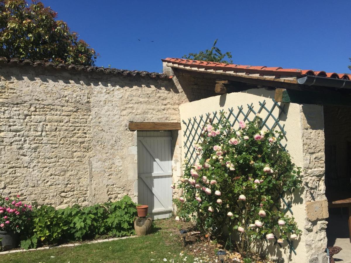 La Madeleine Acomodação com café da manhã La Jarrie Exterior foto